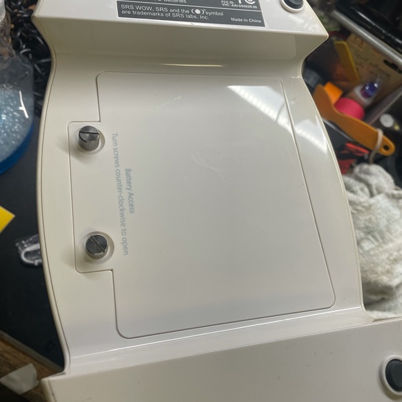 Sharper image SR297 speaker 2.4 ghz
Comes with power supply unit - Picture 9 of 13